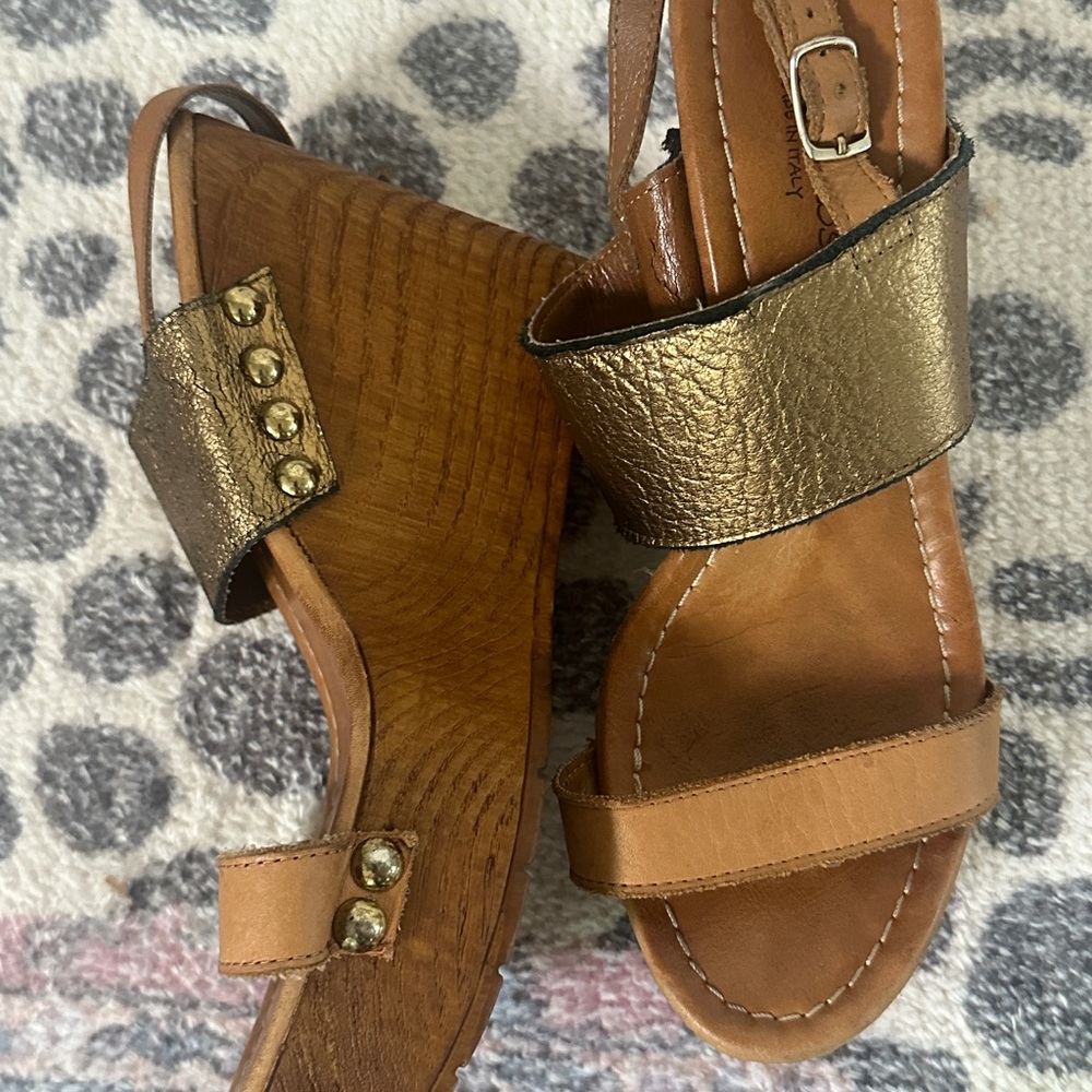 Sandro Rossi Italian leather Women's Gold and Tan Sandals